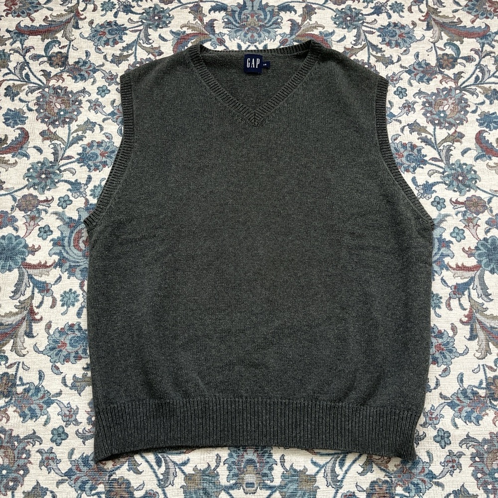 GAP Men's V-Neck Sweater Vest — Charcoal